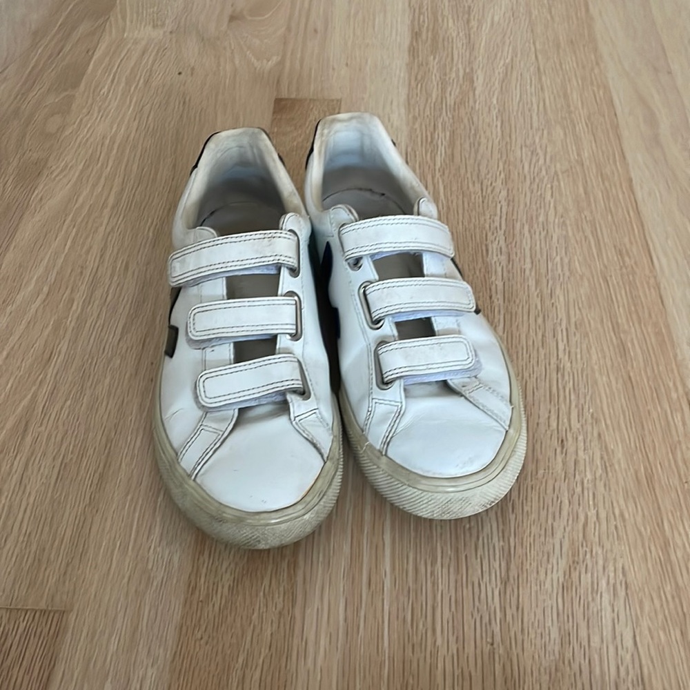 Veja 3-Lock Sneaker
